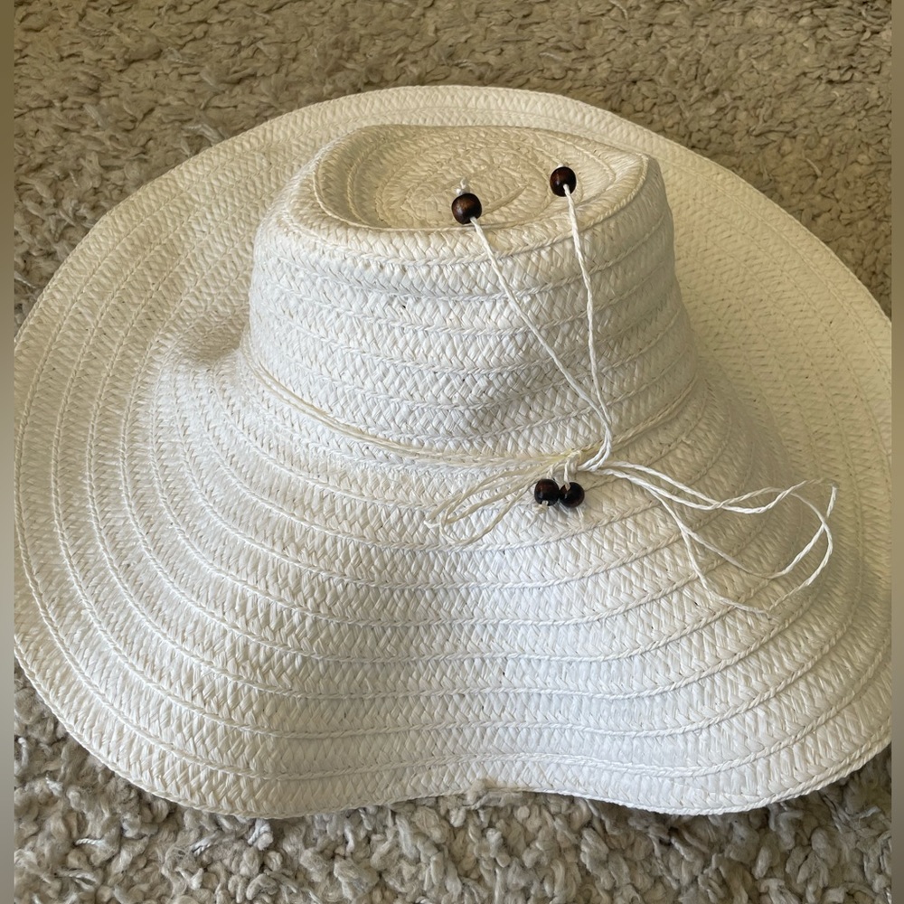 🆕☀️White Sun Hat 👒 - NWOT